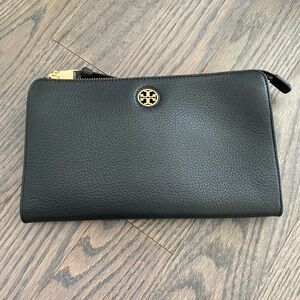 Tory Burch Black Robinson Pebbled Leather Crossbody Wallet